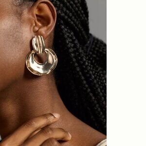 🌻Grooved Drop Gold Statement Earrings
